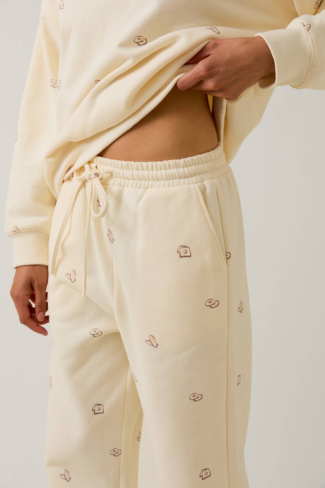 Sunday Edition by LE LIS - 'BAKERY' GRAPHIC SWEATSHIRT AND SWEATPANTS - LaRella