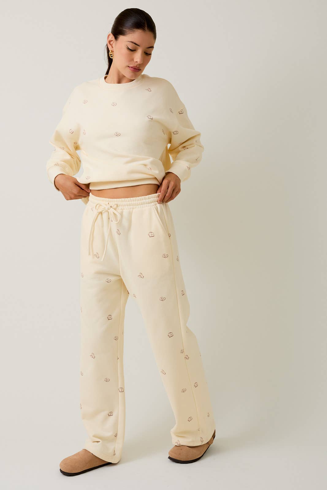 Sunday Edition by LE LIS - 'BAKERY' GRAPHIC SWEATSHIRT AND SWEATPANTS - LaRella