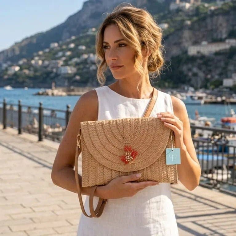 OE! - Playa Coral straw clutch with removable brooch - La Rella